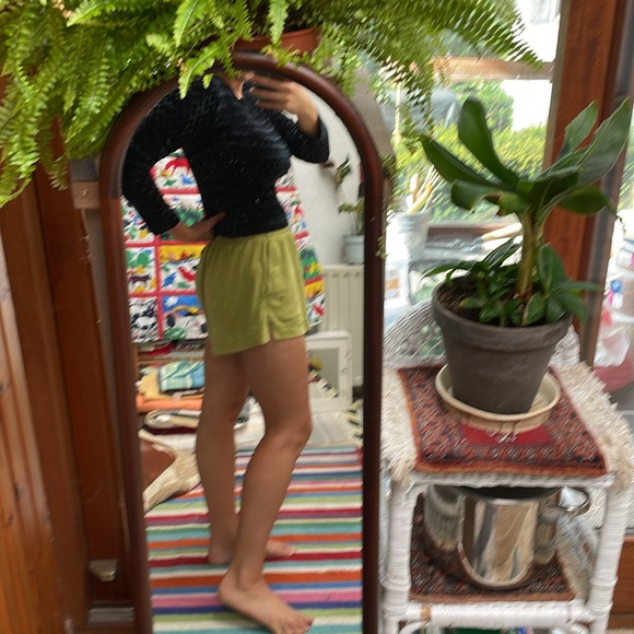 VTG black red velour scale top medium - Picture 9 of 10